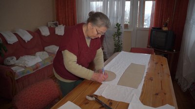 У громаді на Вінниччині волонтери шиють захисні костюми для військових У громаді на Вінниччині волонтери шиють захисні костюми для військових