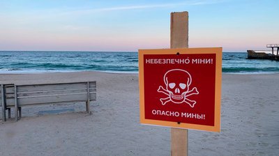 Моржі, кафе та прогулянки в Аркадії: що відбувається на замінованому узбережжі Одеси. ВІДЕО