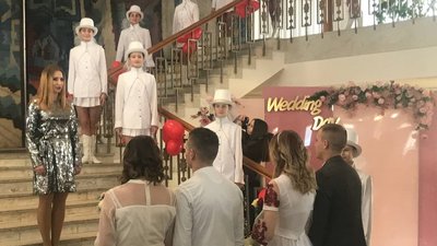 У День закоханих у Луцьку одружилися 12 пар молодят