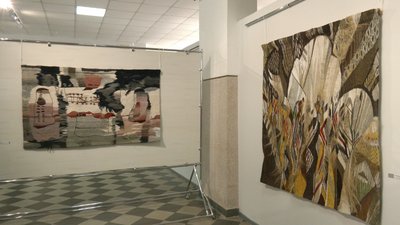 Плакати, графіка та асамбляжі. У Франківську художник Богдан Губаль відкрив виставку "Рефлексії" Плакати, графіка та асамбляжі. У Франківську художник Богдан Губаль відкрив виставку "Рефлексії"