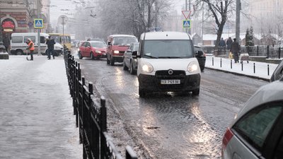Область замело снігом. Яка ситуація на дорогах Чернівців та області