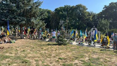 В Ужгороді вшанували пам'ять полеглих захисників України В Ужгороді вшанували пам'ять полеглих захисників України