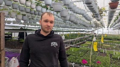 "Хочу розвінчати міф про те, що це жіноча справа": волинянин з родиною вирощує понад 50 сортів квітів у теплицях "Хочу розвінчати міф про те, що це жіноча справа": волинянин з родиною вирощує понад 50 сортів квітів у теплицях