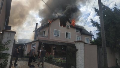 Складські приміщення мотелю горіли в Мукачеві. Травмованих немає Складські приміщення мотелю горіли в Мукачеві. Травмованих немає