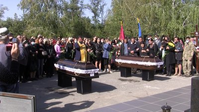 На Запоріжжі попрощалися із курсантами, що загибли у авіакатастрофі на Харківщині На Запоріжжі попрощалися із курсантами, що загибли у авіакатастрофі на Харківщині