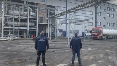 На Хмельниччині БЕБ на підприємстві колишнього депутата облради викрило схему ухилення від податків