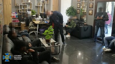У Дніпрі викрили канал незаконної легалізації іноземців