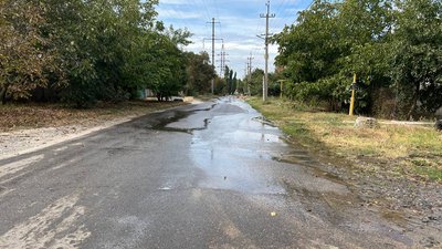 На Миколаївщині підтоплена вулиця внаслідок прориву водомережі На Миколаївщині підтоплена вулиця внаслідок прориву водомережі