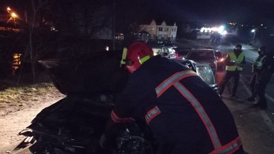 Надзвичайники врятували життя двом прикарпатцям