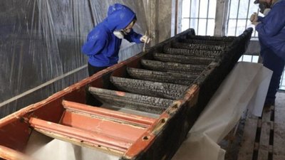 Реставратори відновлюють сходи