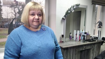 Обрізала та продала волосся заради перемоги: 13-річна школярка з Житомирщини перерахувала на потреби ЗСУ 6500 гривень Обрізала та продала волосся заради перемоги: 13-річна школярка з Житомирщини перерахувала на потреби ЗСУ 6500 гривень
