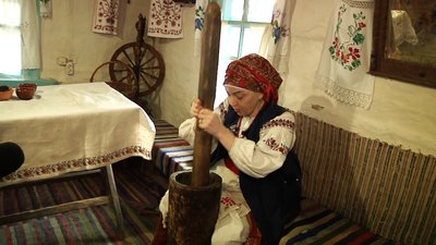 Житомирська етнографиня показала, як приготувати автентичну поліську кутю Житомирська етнографиня показала, як приготувати автентичну поліську кутю