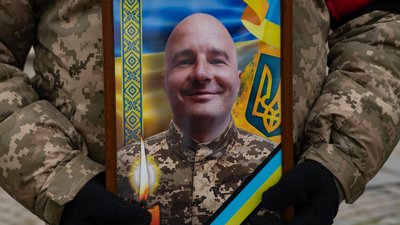 В Ужгороді попрощалися із полеглим захисником Анатолієм Сінькевичем