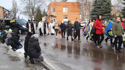 В Охтирці на Сумщині поховали гвардійця Миколу Сидоренка В Охтирці на Сумщині поховали гвардійця Миколу Сидоренка