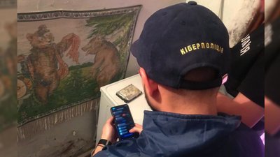 Перевіряють зв'язок зі спецслужбами РФ: на Чернігівщині затримали блогерку, що виправдовувала окупацію Перевіряють зв'язок зі спецслужбами РФ: на Чернігівщині затримали блогерку, що виправдовувала окупацію