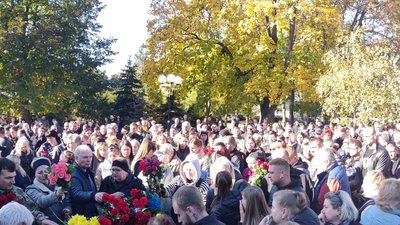 «У його золотих руках зацвітала суха гілка»: у Полтаві попрощалися з чотирма бійцями «У його золотих руках зацвітала суха гілка»: у Полтаві попрощалися з чотирма бійцями