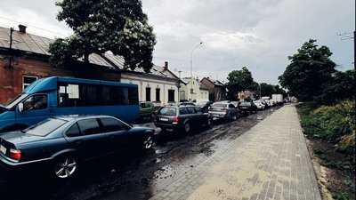 Вулицю Анкудінова в Ужгороді знову затопило Вулицю Анкудінова в Ужгороді знову затопило