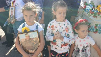 На Житомирщині з Міжнародним жіночим днем привітали матерів та дружин загиблих героїв АТО/ООС На Житомирщині з Міжнародним жіночим днем привітали матерів та дружин загиблих героїв АТО/ООС