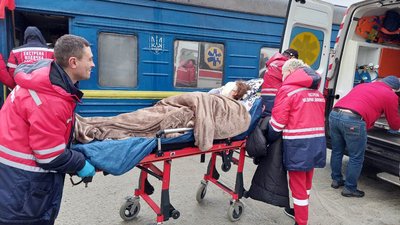 Як медики екстреної допомоги зустрічають пацієнтів з прифронтових регіонів Як медики екстреної допомоги зустрічають пацієнтів з прифронтових регіонів