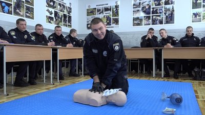 Вінницькі поліцейські долучилися до проєкту "Офіцери служби освітньої безпеки" Вінницькі поліцейські долучилися до проєкту "Офіцери служби освітньої безпеки"
