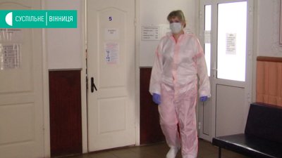 Медики Павлівської амбулаторії у Калинівському районі отримали захисні костюми