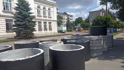 Заміна труб: у Житомирі на Лятошинського ремонтують мережі водопостачання та каналізації Заміна труб: у Житомирі на Лятошинського ремонтують мережі водопостачання та каналізації