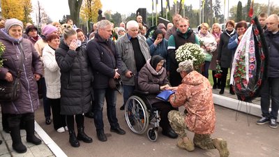 У Житомирі попрощалися із двома військовими, які загинули на Херсонщині у боях за Україну У Житомирі попрощалися із двома військовими, які загинули на Херсонщині у боях за Україну