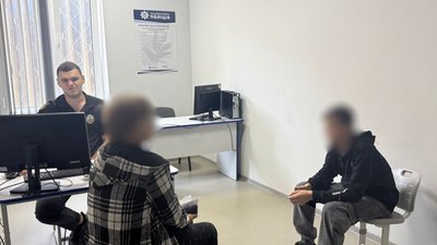 Затримання підлітків, які, за даними поліції, причетні до катування 12-річного хлопця