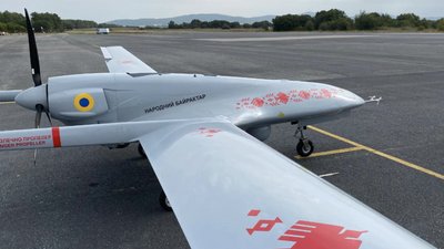 Подарунок від турків — безпілотники Bayraktar прикрасили візерунком української вишиванки Подарунок від турків — безпілотники Bayraktar прикрасили візерунком української вишиванки