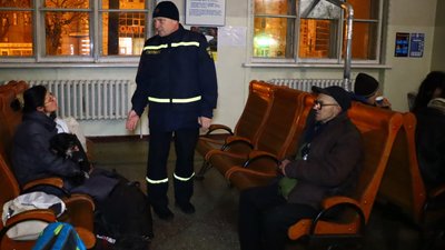 На Житомирщину черговим евакуаційним потягом приїхали 20 жителів Донеччини На Житомирщину черговим евакуаційним потягом приїхали 20 жителів Донеччини