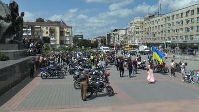 Дорогою на Львів. "Мотопробіг Єдності 2020" заїхав на годину в Івано-Франківськ Дорогою на Львів. "Мотопробіг Єдності 2020" заїхав на годину в Івано-Франківськ