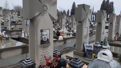 могила бійця могила бійця
