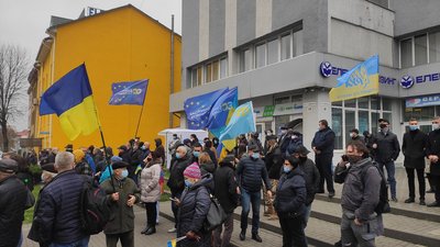 У Львові "замінували" суд, де слухають справу президента Зеленського проти Федини та Звіробій У Львові "замінували" суд, де слухають справу президента Зеленського проти Федини та Звіробій