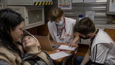 "Лікарі без кордонів" у Харкові консультують тих, хто укривається в метро "Лікарі без кордонів" у Харкові консультують тих, хто укривається в метро