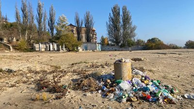 Поступово перетворюється на смітник: чому занедбали колишній пляж "Лілея" у Херсоні Поступово перетворюється на смітник: чому занедбали колишній пляж "Лілея" у Херсоні