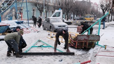 Збитки за розтрощені атракціони в Чернівцях склали 500 тисяч гривень Збитки за розтрощені атракціони в Чернівцях склали 500 тисяч гривень