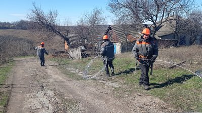 До найбільш замінованих сіл Балаклійської громади Харківщини повертають світло До найбільш замінованих сіл Балаклійської громади Харківщини повертають світло