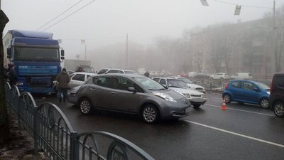 На Московському проспекті у Харкові – аварія з семи машин На Московському проспекті у Харкові – аварія з семи машин
