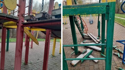 У місті на Черкащині невідомі потрощили дитячий майданчик. У міськраді кажуть, що не вперше