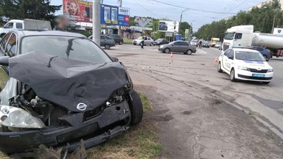 ДТП у Полтаві: через зіткнення пасажирка вилетіла з авто ДТП у Полтаві: через зіткнення пасажирка вилетіла з авто