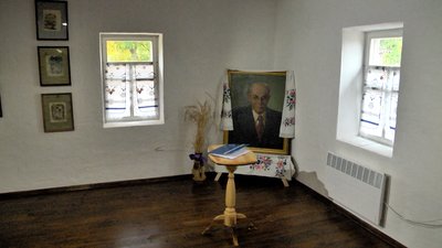 У Кринках на Херсонщині два десятиліття потому відкрили музей-садибу Остапа Вишні У Кринках на Херсонщині два десятиліття потому відкрили музей-садибу Остапа Вишні
