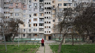 Обстріли Херсона, будинок, жінка