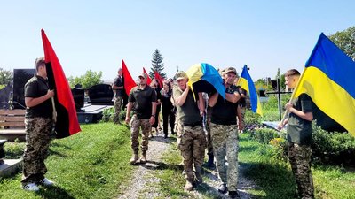У громаді на Тернопільщині попрощалися із військовослужбовцем Ігорем Конотопським