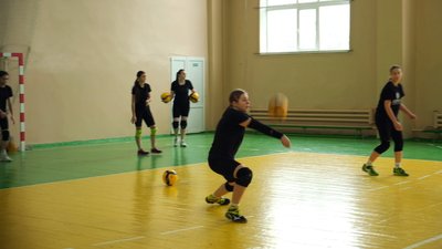 "Тренуються п'ять разів на тиждень": волейболістки з Вінниччини беруть участь у Чемпіонаті України "Тренуються п'ять разів на тиждень": волейболістки з Вінниччини беруть участь у Чемпіонаті України