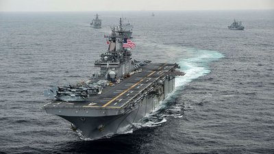 Американський десантний корабель USS Boxer 