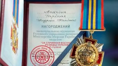 Литовського журналіста, який зібрав кошти на "Байрактар" нагородили медаллю від Міноборони України Литовського журналіста, який зібрав кошти на "Байрактар" нагородили медаллю від Міноборони України