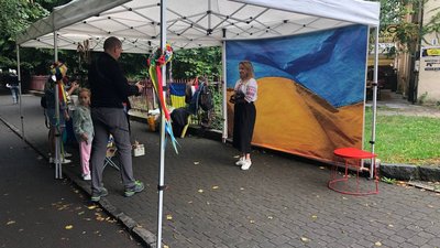Акцію "Фото патріота" проводять на набережній Незалежності в Ужгороді