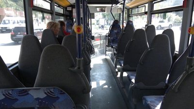 Кількість сидячих місць у нових автобусах — від 30 до 40 пасажирів, вересень 2023. Фото: Суспільне Хмельницький Кількість сидячих місць у нових автобусах — від 30 до 40 пасажирів, вересень 2023. Фото: Суспільне Хмельницький