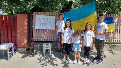 У Львові діти організували "блокпост" і збирають гроші для ЗСУ
