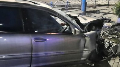 У Луцьку авто на швидкості влетіло в піцерію: що з водієм У Луцьку авто на швидкості влетіло в піцерію: що з водієм